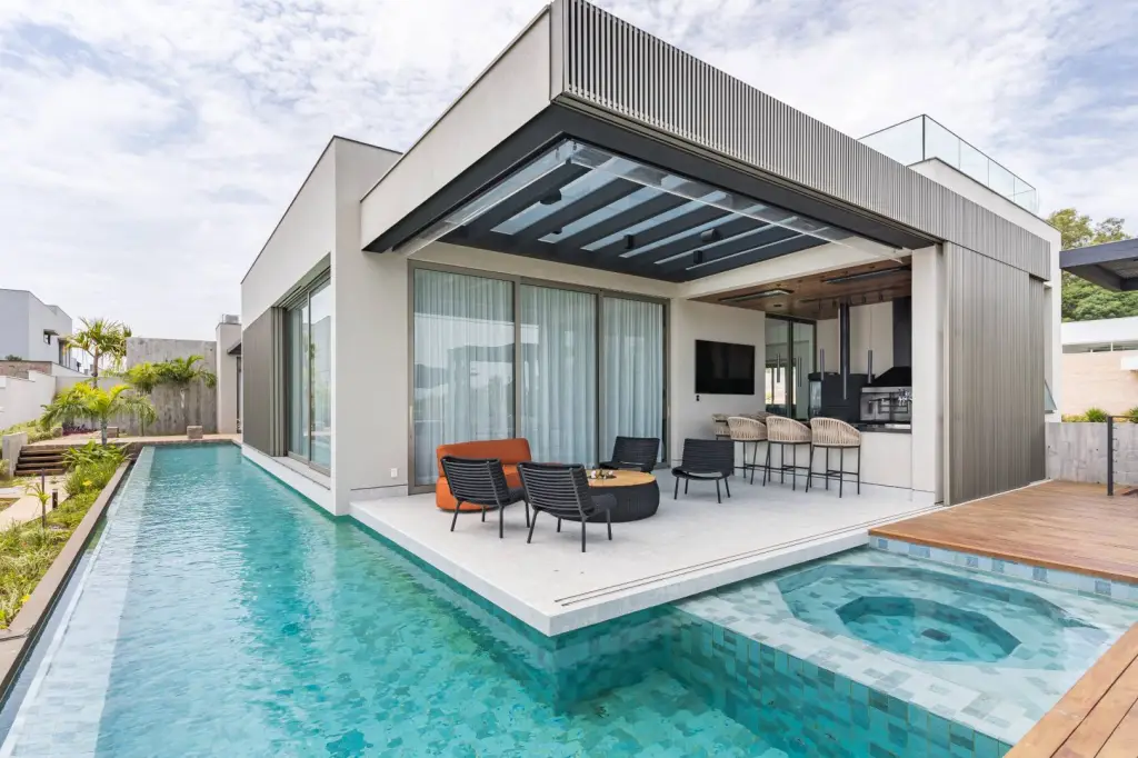 area-gourmet-flutuar-sobre-piscina-casa-650-m2-sabrina-salles-credito-kadu-lopes-piscina14